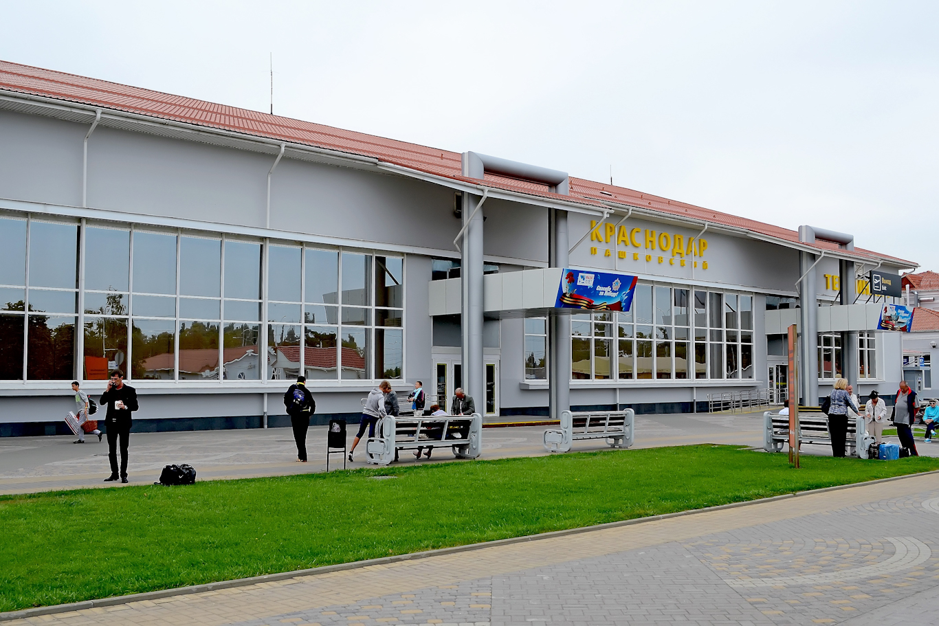 Сайт аэропорта краснодар. Аэропорт Пашковский Краснодар. Аэропорт Краснодар внутри. Аэропорт Краснодар Международный терминал. Аэровокзал аэропорт Краснодар.